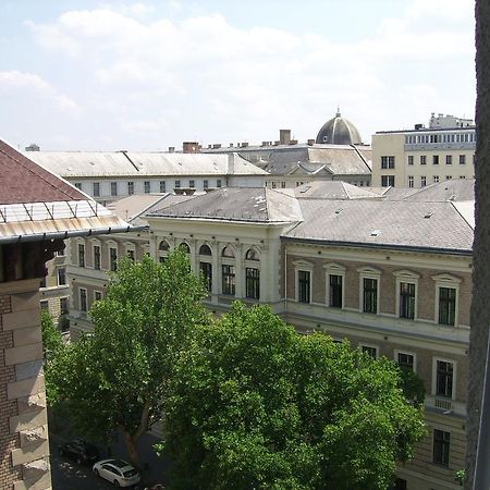 Next Door Apartment Будапеща Стая снимка