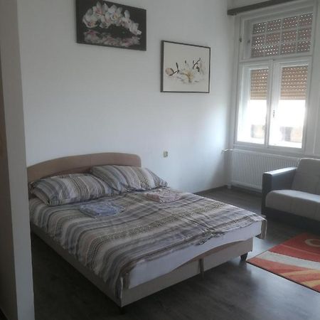 Next Door Apartment Будапеща Екстериор снимка