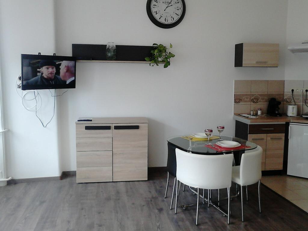 Next Door Apartment Будапеща Стая снимка