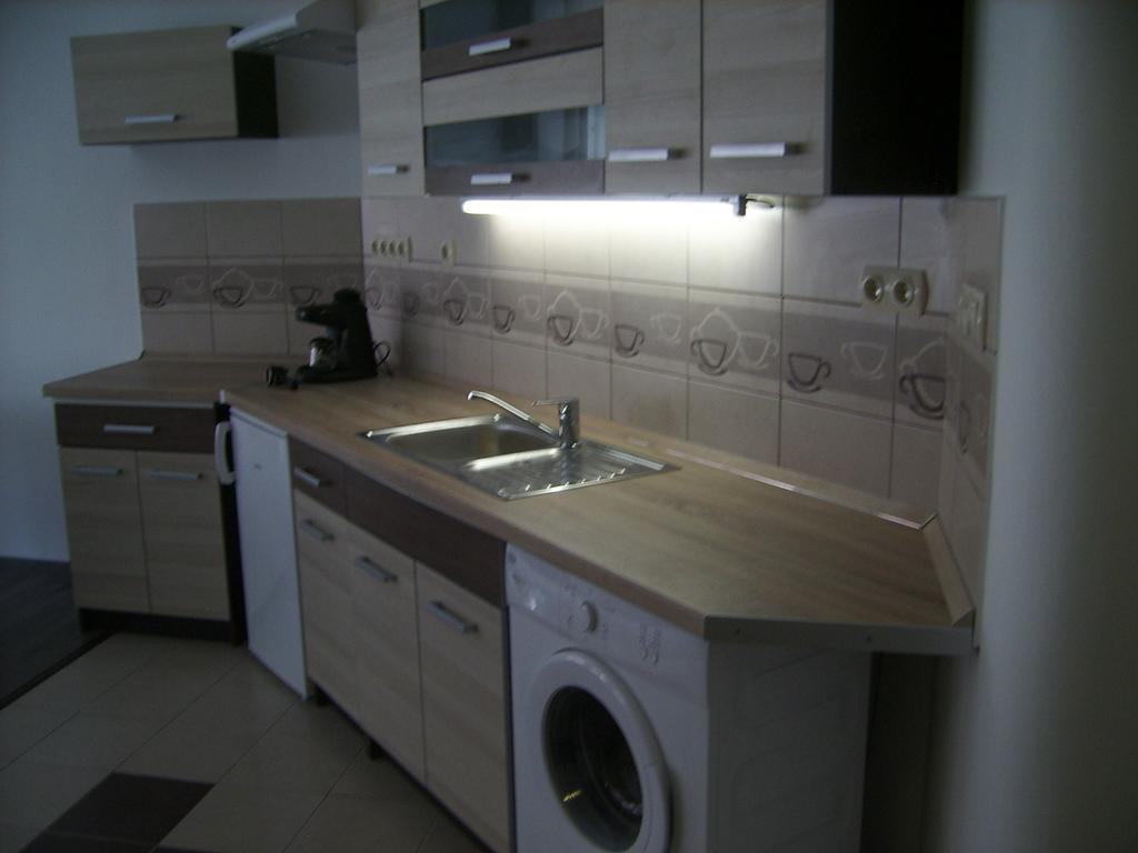 Next Door Apartment Будапеща Стая снимка