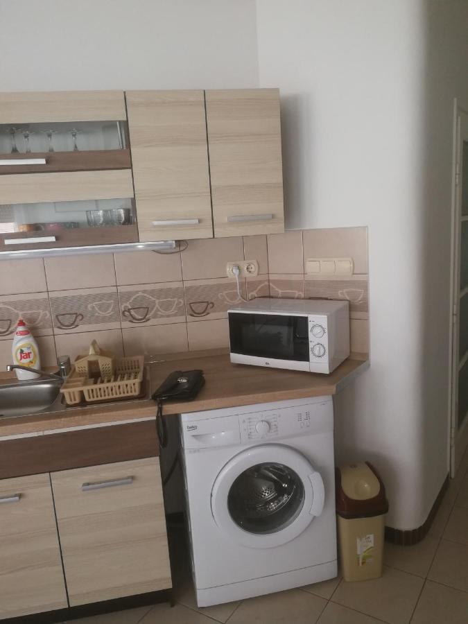 Next Door Apartment Будапеща Екстериор снимка