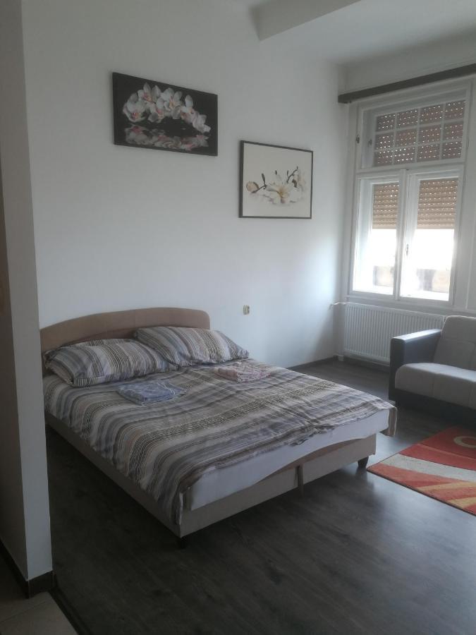 Next Door Apartment Будапеща Екстериор снимка