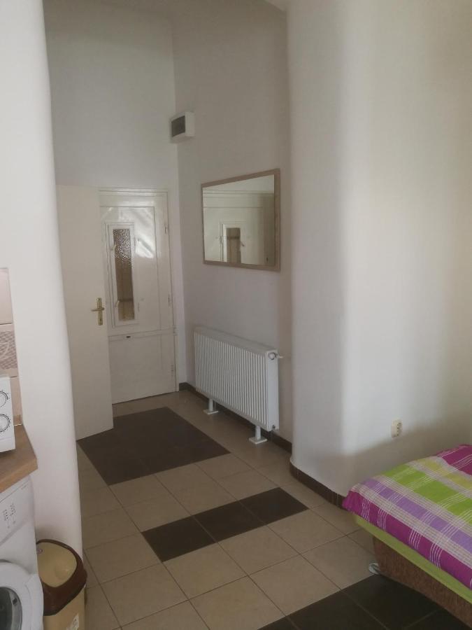 Next Door Apartment Будапеща Екстериор снимка