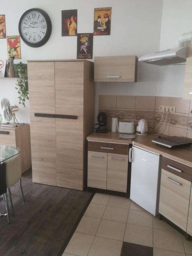 Next Door Apartment Будапеща Екстериор снимка